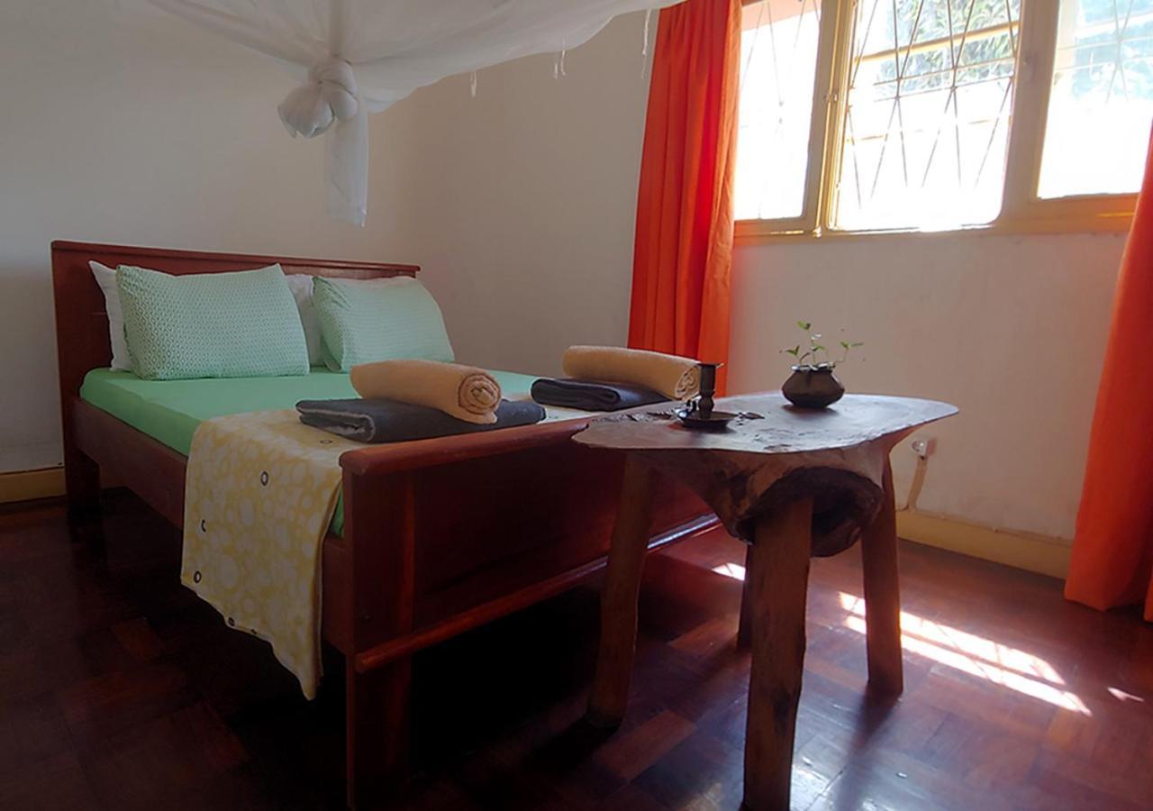 Ruby - Casa De Hospedes - Backpackers นัมปูลา ภายนอก รูปภาพ