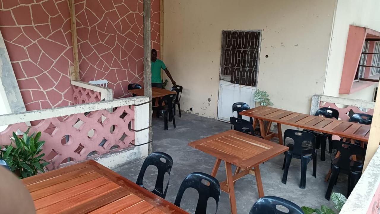 Ruby - Casa De Hospedes - Backpackers นัมปูลา ภายนอก รูปภาพ