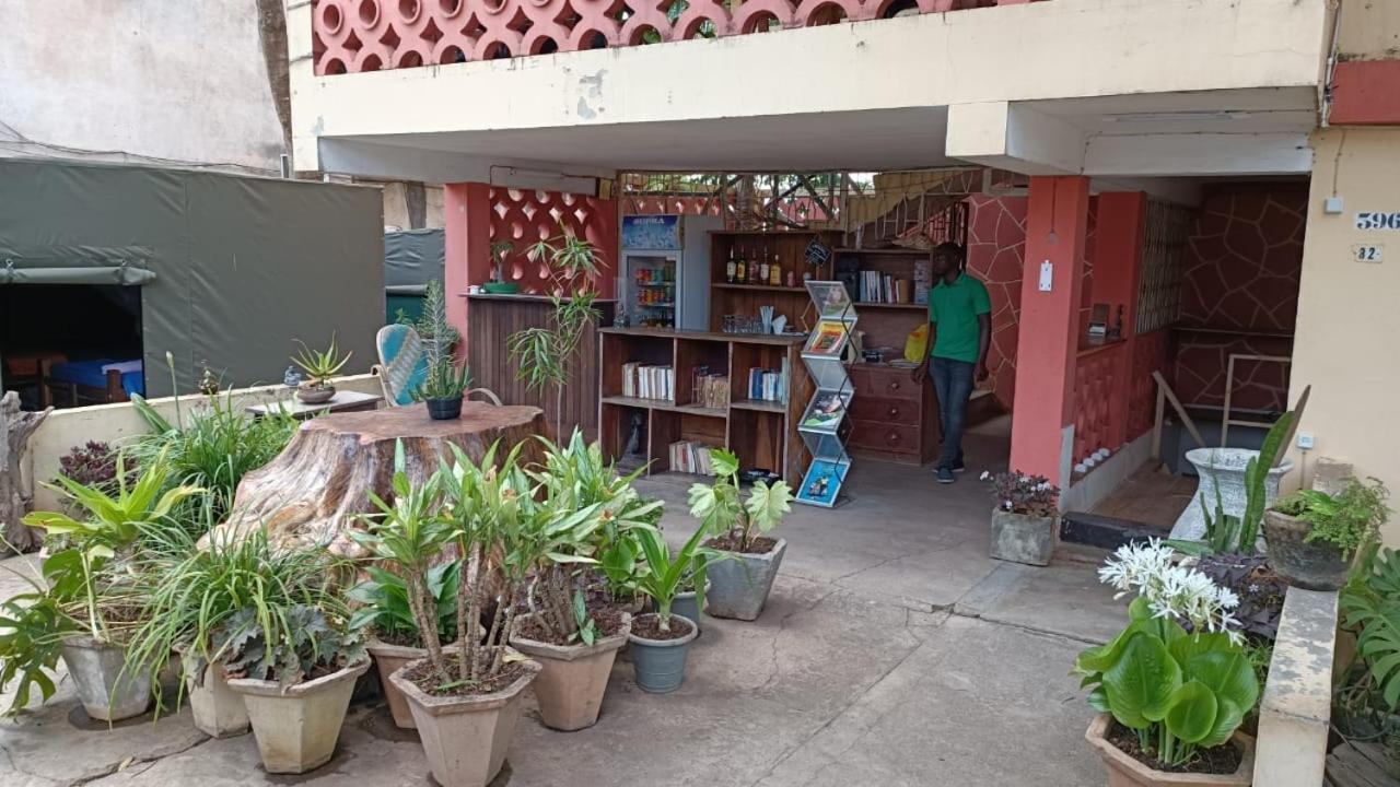 Ruby - Casa De Hospedes - Backpackers นัมปูลา ภายนอก รูปภาพ