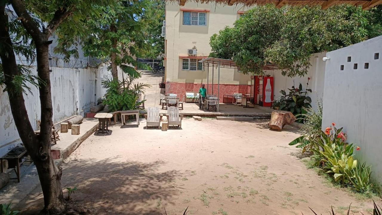 Ruby - Casa De Hospedes - Backpackers นัมปูลา ภายนอก รูปภาพ